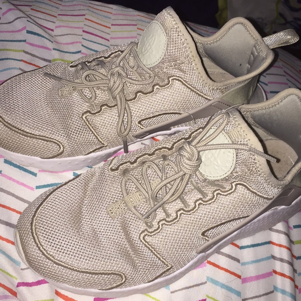 Nike Air Huaraches - Picture 1 of 1